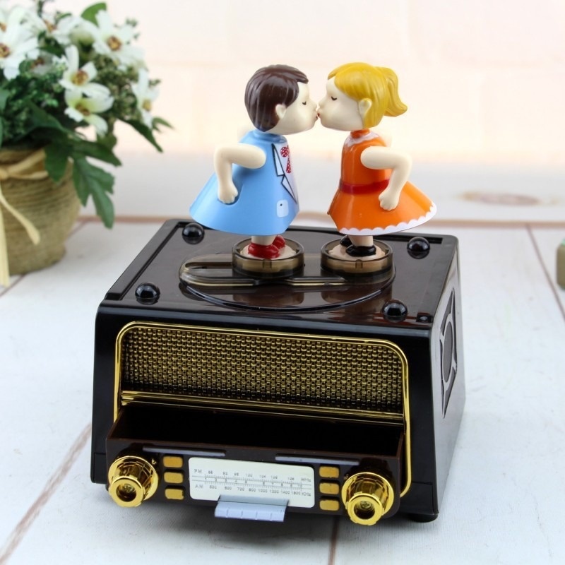 1Set Couple Kiss Music Box Bir – Snow Globe Musical Bewertung und Preis